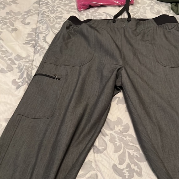 Adar Scrubs top ‘n bottom NWOT soft to the touch light weight - Picture 5 of 13